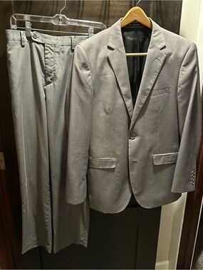 Men's Light Gray Two-Piece Suit Jacket & Trousers — Classic Notch Lapel